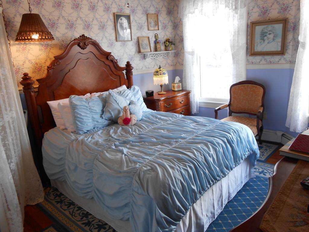 Angel Of The Sea Bed And Breakfast Cape May Room photo